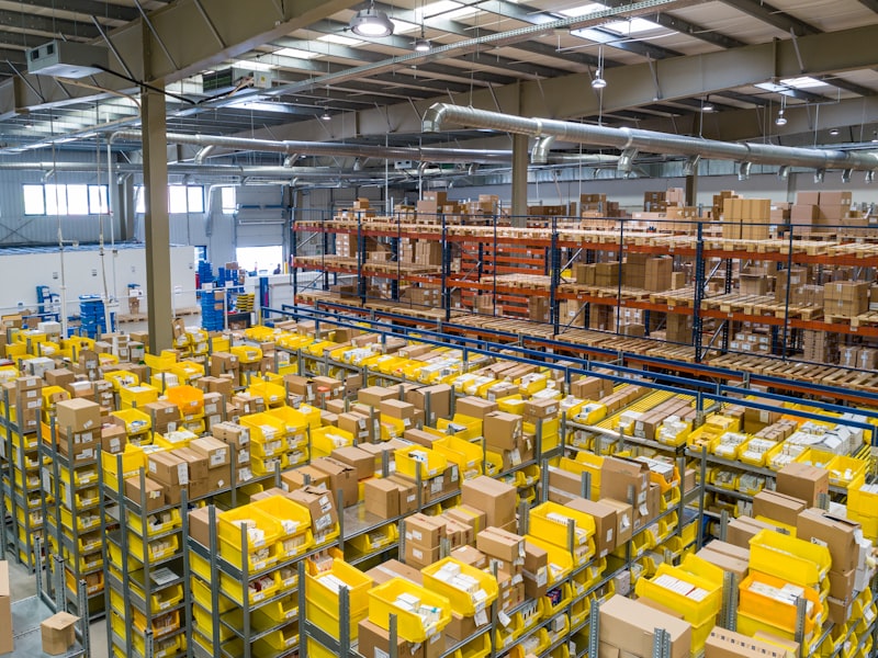 4K Wide-Area Warehouse Surveillance
